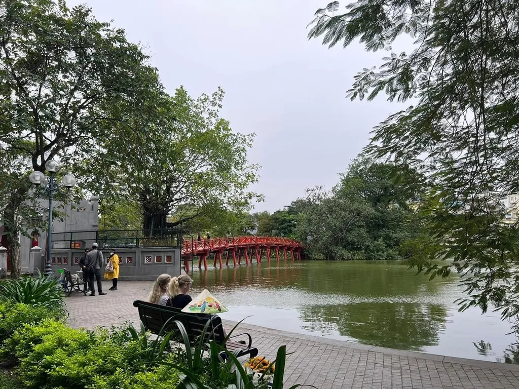Hoan-kiem-lake-hanoi.webp