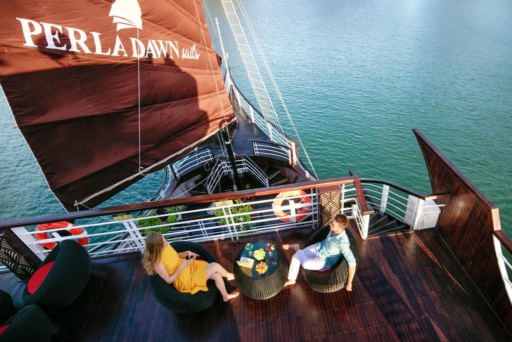 Perla-Dawn-Sails-17.jpeg