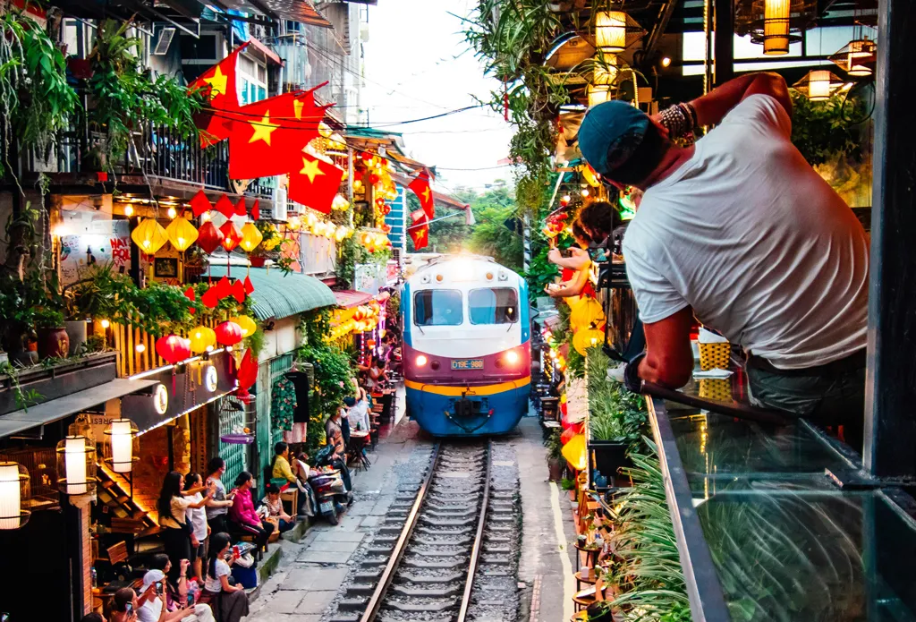 by-rail-14-day-hanoi-train-street-1-webp