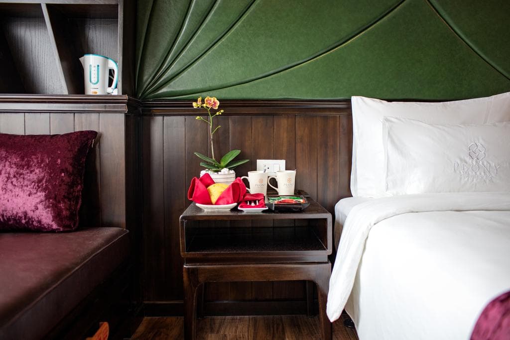halong-peony-cruise-deluxe-room-3.jpeg