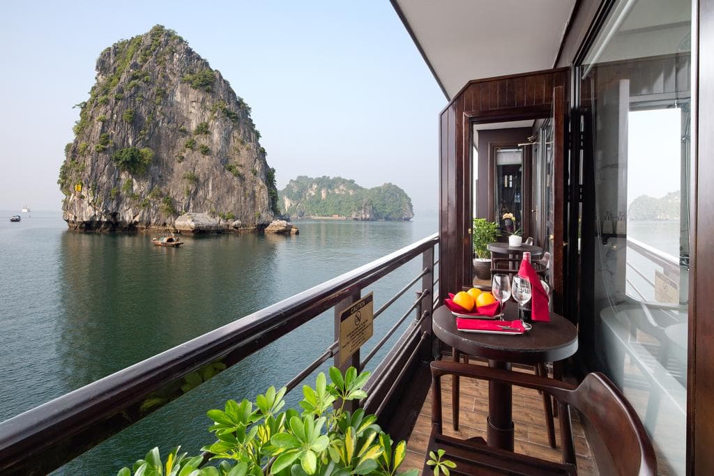 halong-peony-cruise-deluxe-room-4.jpeg