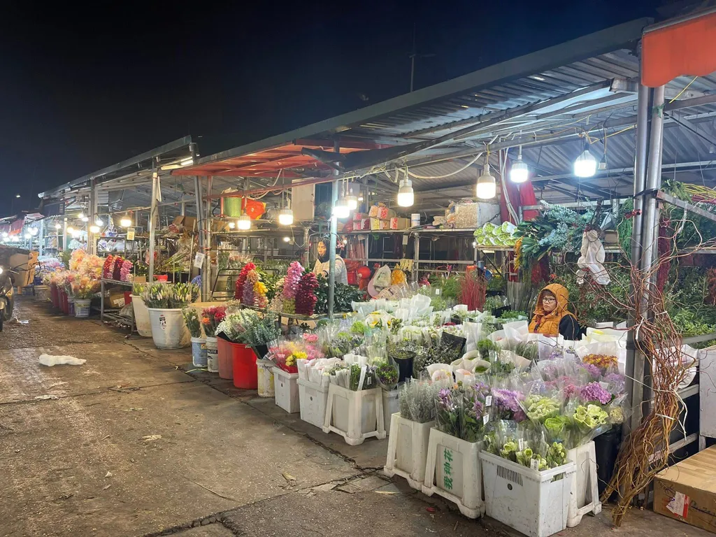 quang-ba-flower-market.webp