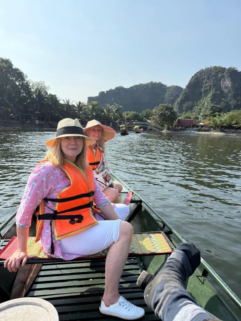 vietnam-cambodia-laos-19days-ninh-binh-boat.webp