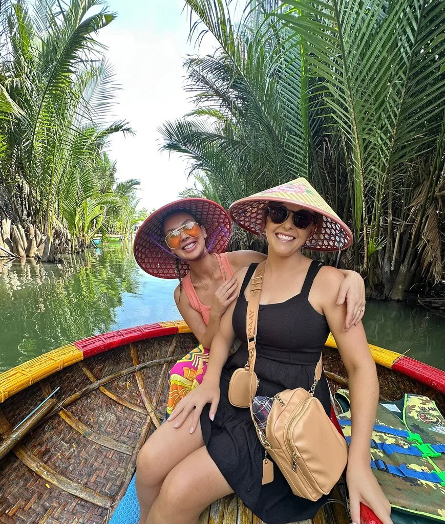 vietnam-travel-by-rail-14-day-hoi-an-cam-thanh-basket-boat.webp